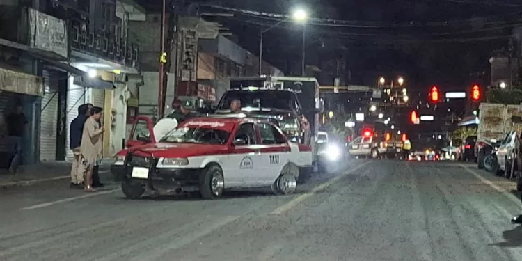El fuerte choque nocturno en el centro de Huajuapan solo dejó daños materiales.