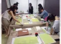 Participantes del taller descubrieron el efecto de la luz sobre diferentes materiales.