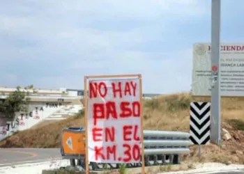 Foto: redes sociales // El gobierno de Oaxaca, a 72 horas de la movilización, difundió que apenas se había sentado a negociar con los inconformes y con funcionarios Capufe.