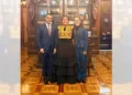 Reciben Sheinbaum y Harfuch a la artesana Elvis Guerra