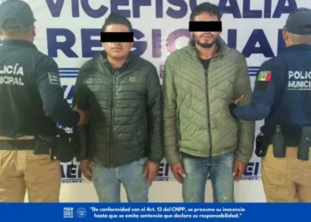 Persecución por un Tsuru robado termina con dos detenidos y 21 dosis de cristal