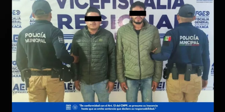 Persecución por un Tsuru robado termina con dos detenidos y 21 dosis de cristal