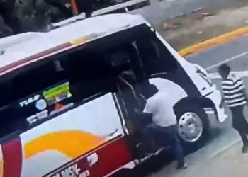 VIDEO | ¡Alerta en el transporte! Exhiben en video a dos sujetos tras presuntos asaltos a autobuses en Oaxaca