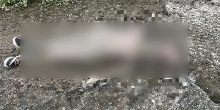 Autoridades acordonaron el paraje en el Sendero a Juárez tras el hallazgo del cuerpo de un hombre de aproximadamente 45 años golpeado de muerte.