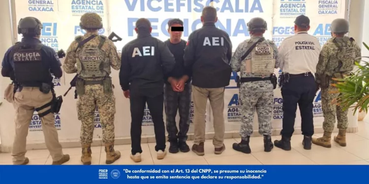 Bajo el resguardo de corporaciones federales y estatales, E.V.S. fue capturado en Juquila.