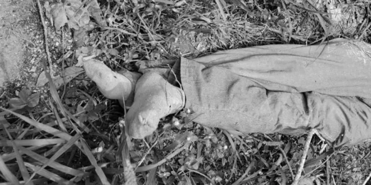 Corporaciones policiales acudieron al paraje “La China”, para realizar el levantamiento del cadáver de un hombre que presentaba huellas de violencia.