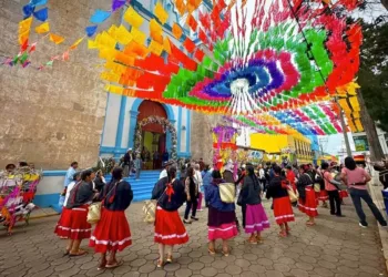 Calendas y recorridos llenaron de música y color las calles de Chalcatongo de Hidalgo durante la festividad.