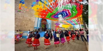 Calendas y recorridos llenaron de música y color las calles de Chalcatongo de Hidalgo durante la festividad.