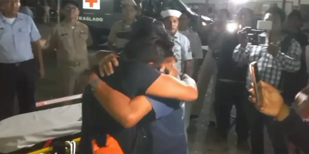 El abrazo esperado: Héctor Márquez toca tierra firme tras ocho días desaparecido en altamar