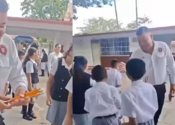 VIDEO | ¡No se vaya a quedar pobre!: Diputado de Morena presume entregar dos lápices por alumno y desata burlas