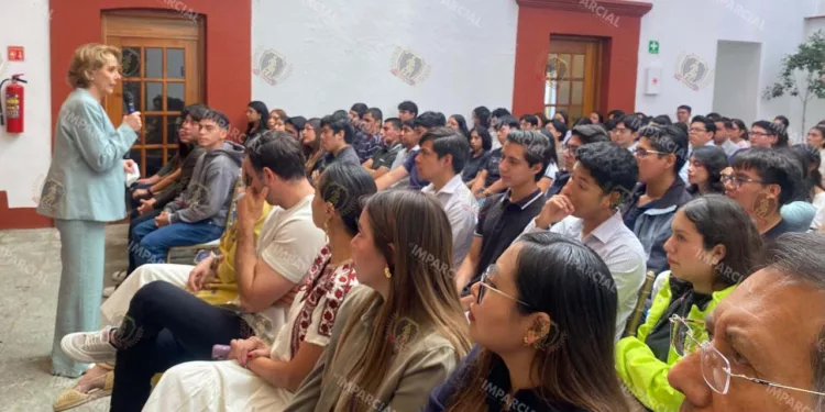 Foto: Yadira Sosa // Conferencia sobre Desarrollo Humano y Psicología Preventiva en el ICJO con la que concluyó la campaña Septiembre, mes de la prevención del suicidio.