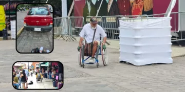 ¿Y las autoridades? Personas en silla de ruedas sortean obstáculos para cruzar Oaxaca
