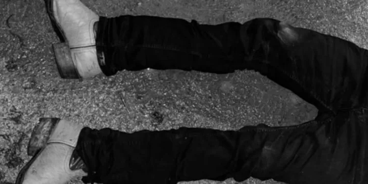 Domingo O. C., de 40 años de edad, fue privado de la vida a balazos. Se encontraba ingiriendo bebidas embriagantes en compañía de varios de sus primos.