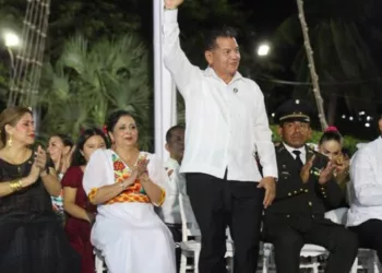 Foto: Municipio de Santo Domingo Tehuantepec // Daniel Méndez Sosa previo a la ceremonia del Grito, lo señalan por presunta violencia política de género contra la titular de Semovi.