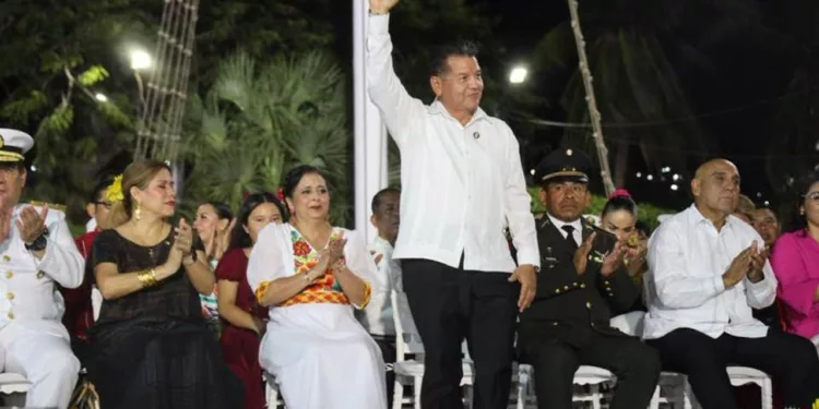 Foto: Municipio de Santo Domingo Tehuantepec // Daniel Méndez Sosa previo a la ceremonia del Grito, lo señalan por presunta violencia política de género contra la titular de Semovi.
