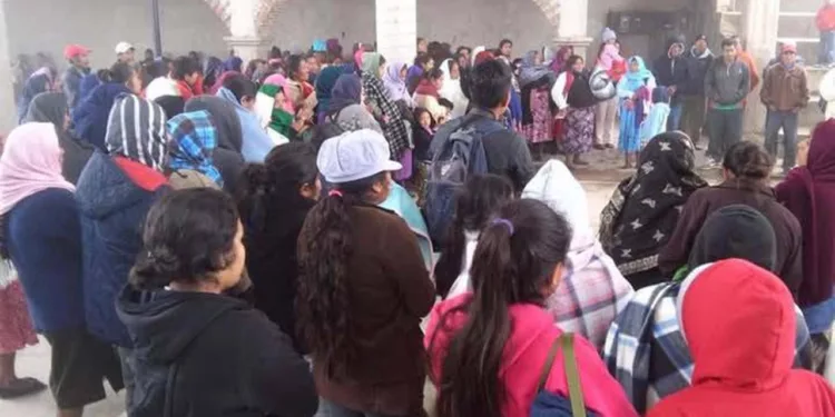 Foto: redes sociales // Desplazados de Guadalupe Victoria que recibieron refugio en el municipio de San Pedro Ocotepec.