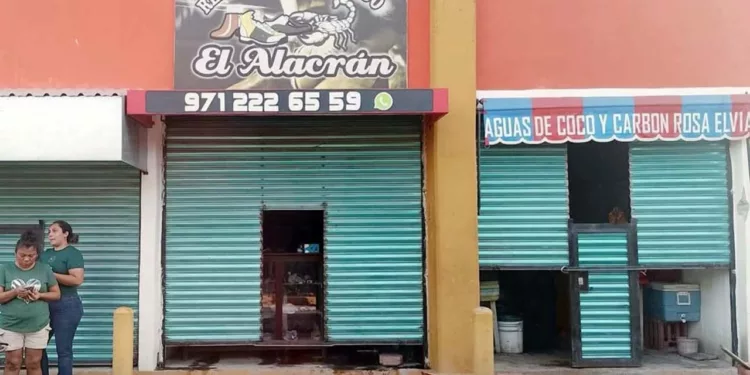 Foto: redes sociales // Doble homicidio en un taller del mercado de Juchitán, el pasado mes de julio.