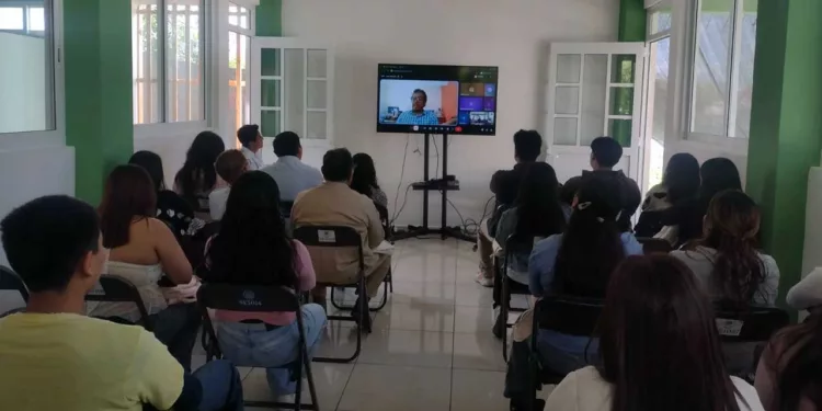 Durante la conferencia se analizaron los retos que plantea la IA.