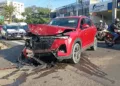El aparatoso choque entre un camión de pasaje y un automóvil Changan 2025 generó caos vial en pleno Centro.