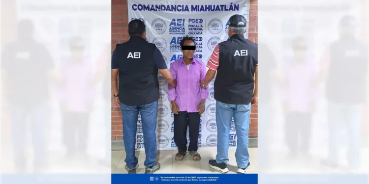 El detenido R.R.M. fue interceptado por la AEI en Miahuatlán y presentado ante el juez penal que lo requería por el homicidio armado ocurrido en 2025.