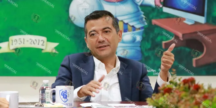 Foto: Adrián Gaytán // El senador Luis Alfonso Silva Romo habló sobre los retos que enfrenta Oaxaca y planteó una eventual ruta de gobierno basada en cercanía ciudadana y resultados.