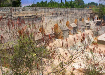 El Acueducto de San Felipe está ubicado en los límites de la colonia La Cascada y el barrio de Xochimilco.