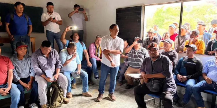 Foto: redes sociales // El encuentro entre indígenas zoques oaxaqueños y los campesinos chiapanecos en la colonia Díaz Ordaz, vencido el plazo para que se reconozca a la comunidad de San Miguel Chimalapas.