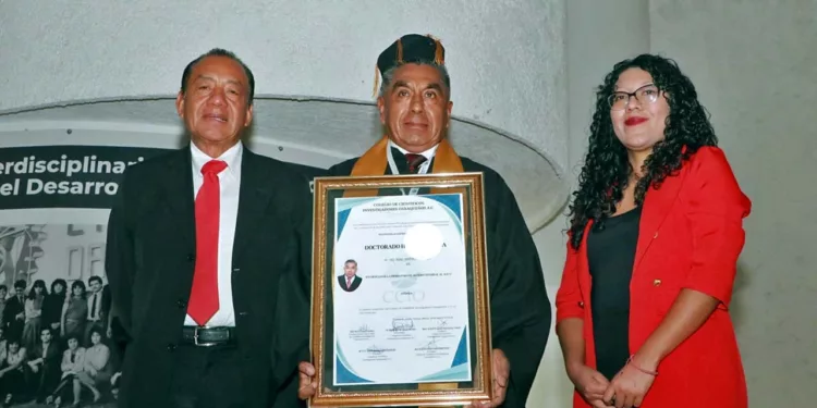 Noel Jiménez Santiago recibió el reconocimiento Honoris Causa por su trayectoria profesional.
