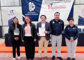 Estudiantes del TecNM campus Teposcolula participaron en la conferencia magistral.
