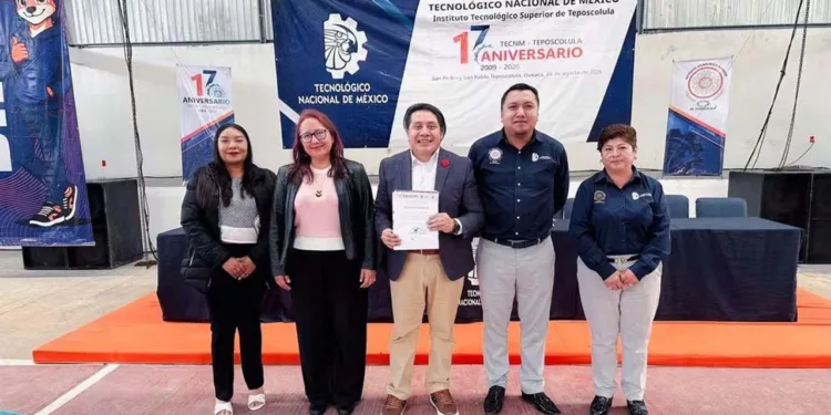 Estudiantes del TecNM campus Teposcolula participaron en la conferencia magistral.