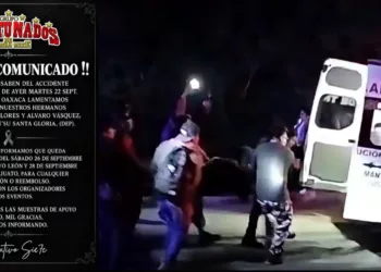 VIDEO | ¡Se va al abismo! Camión de Afortunados de Tierra Mixe desbarranca en Tlahuitolpetec; hay dos muertos
