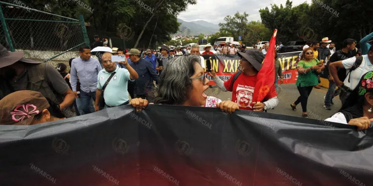 Fotos: Jorge Luis Plata // Gritan consignas contra Sheinbaum.
