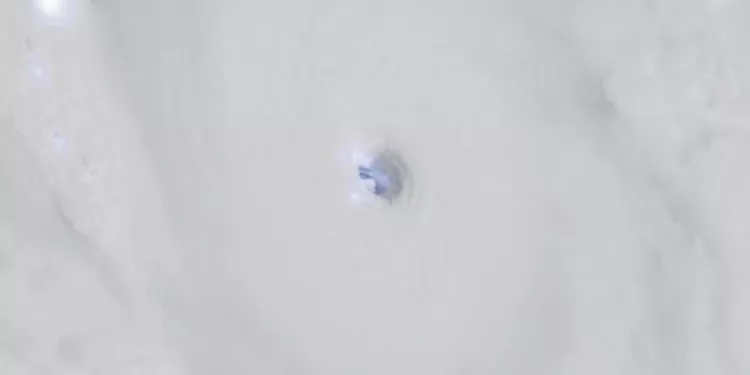 VIDEO | Impresionante: así se ve desde el espacio el ojo del Huracán Polo categoría 5