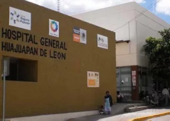 La madre fue estabilizada en el lugar y trasladada de urgencia al Hospital General Pilar Sánchez Villavicencio.