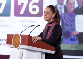 La presidenta de la República reafirmó el compromiso de la Cuarta Transformación de revertir los cambios del periodo neoliberal en la Carta Magna.