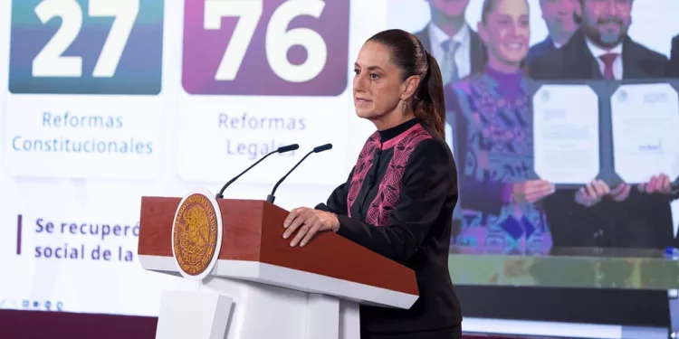 La presidenta de la República reafirmó el compromiso de la Cuarta Transformación de revertir los cambios del periodo neoliberal en la Carta Magna.