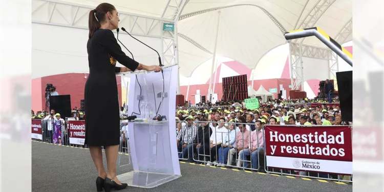 Foto: internet // La presidenta Claudia Sheinbaum encabezó este domingo en Pachuca, Hidalgo la asamblea de la “Honestidad y Resultados”.