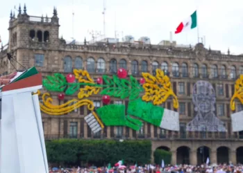 La presidenta Claudia Sheinbaum Pardo durante su mensaje de clausura de la gira “Honestidad y resultados” en el Zócalo capitalino.