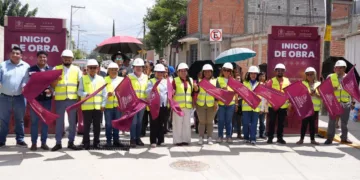 Fotos: cortesía // La presidenta municipal de Xoxocotlán, Nancy Benítez Zárate, dio el banderazo a obras de infraestructura social.