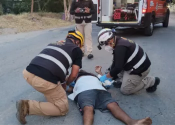 Un adulto lesionado tras choque entre mototaxi y motoneta