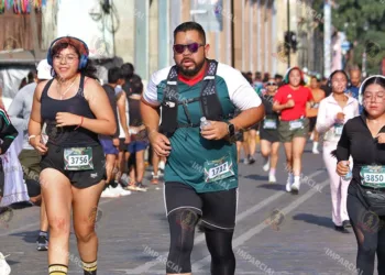 Más de 7 mil atletas participaron en la carreta atlética.