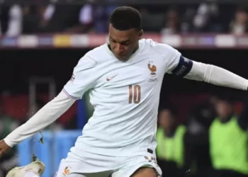 Francia vence a Turquía en el debut de Zidane, pero pierde a Mbappé por lesión