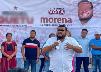 Foto: redes sociales // Miguel A., en campaña para la presidencia municipal de Juchitán postulado por Morena.