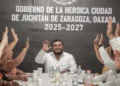 Foto: Municipio de Juchitán de Zaragoza // Miguel Sánchez Altamirano en el cabildo de Juchitán. Varios concejales están incrustados en la nómina del IEEPO.