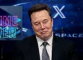 Elon Musk prevé el fin de los celulares en 5 años por la IA