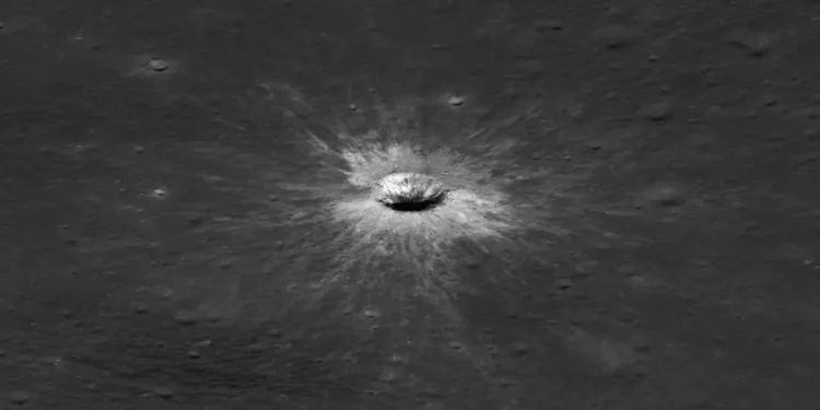 Un asteroide del tamaño de un edificio chocó contra la Luna: así es el nuevo cráter McGetchin