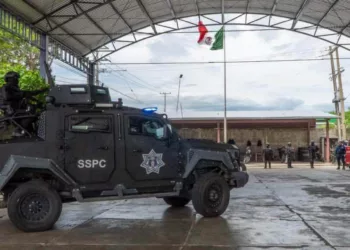 Foto: Municipio de Juchitán // Operativo federal en instalaciones de la policía municipal de Juchitán.