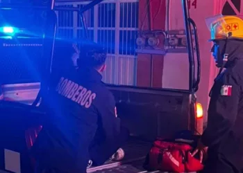 Paramédicos brindaron la atención prehospitalaria al joven de 23 años.