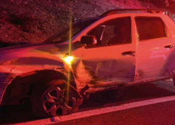 Paramédicos brindaron asistencia prehospitalaria a los tres menores y a la mujer lesionada.