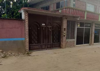 Peritos procesaron la calle 21 Norte en el barrio Aviación tras el asesinato a balazos de un joven de 24 años.